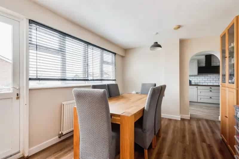 Four Bedroom Semi-Detached House Highworth