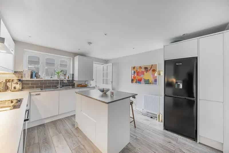4 Bedroom Modern House Near Tooting Broadway