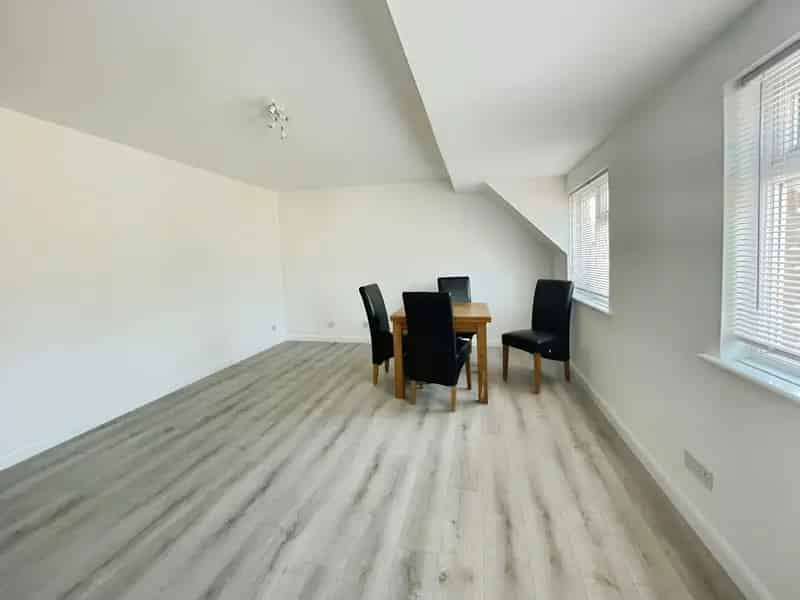 3 Bedroom Flat Harrold Refurbished First Floor Pets Considered