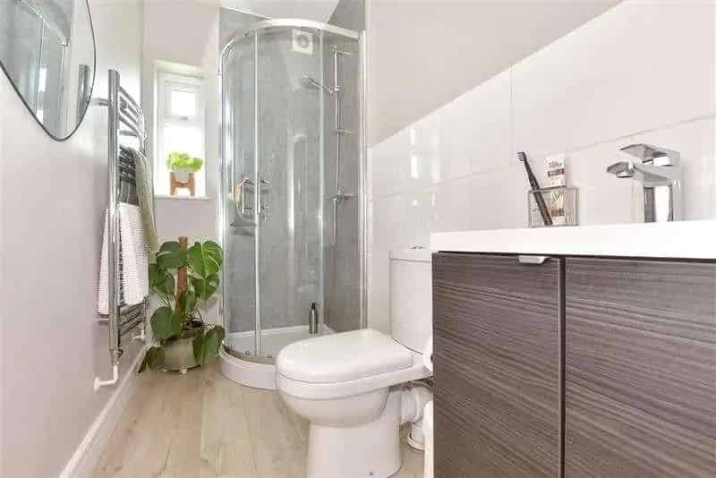 1 Bed Flat for Sale Near Train Station