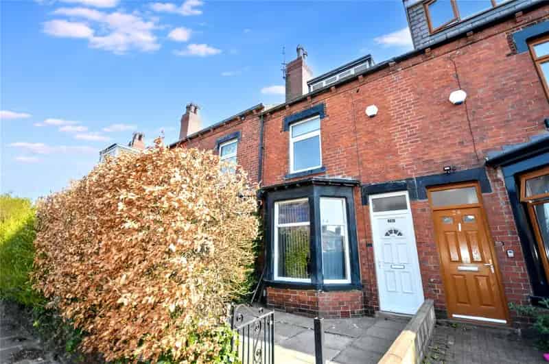 Four Bedroom Extended Terrace House Near M62 and M1 Motorways