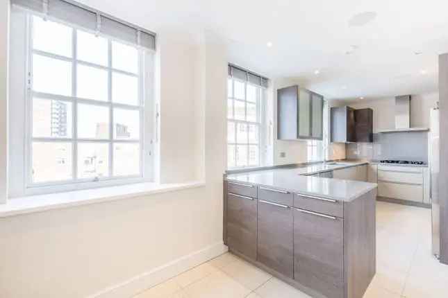 Flat to rent in Avenue Road, St John's Wood, London NW8