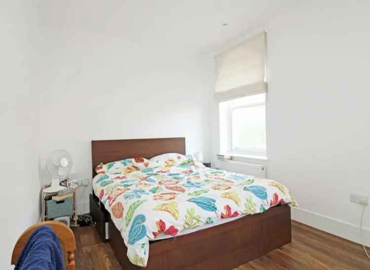 Acton Flat: Spacious Double Bedroom, Open Plan Kitchen