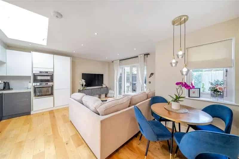 2 bed house for sale