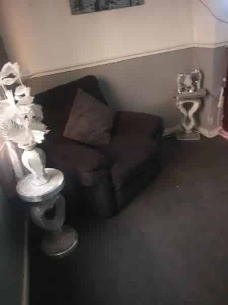 Large 3 Bedroom House Massive Garden Drive Kitchen Living Room