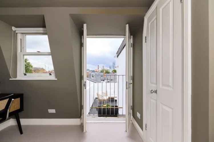 3-Bedroom Flat Fulham Sands End Newly Renovated Roof Terrace