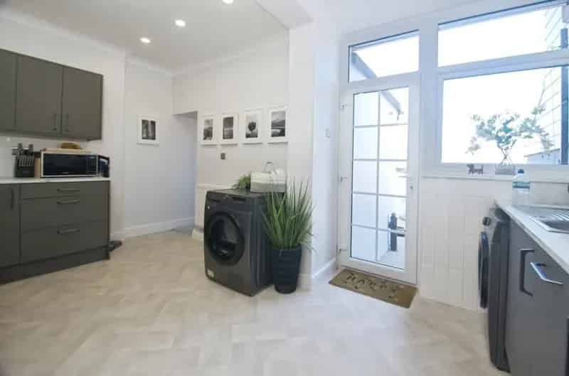 3 Bedroom Terraced House Near Schools and Amenities