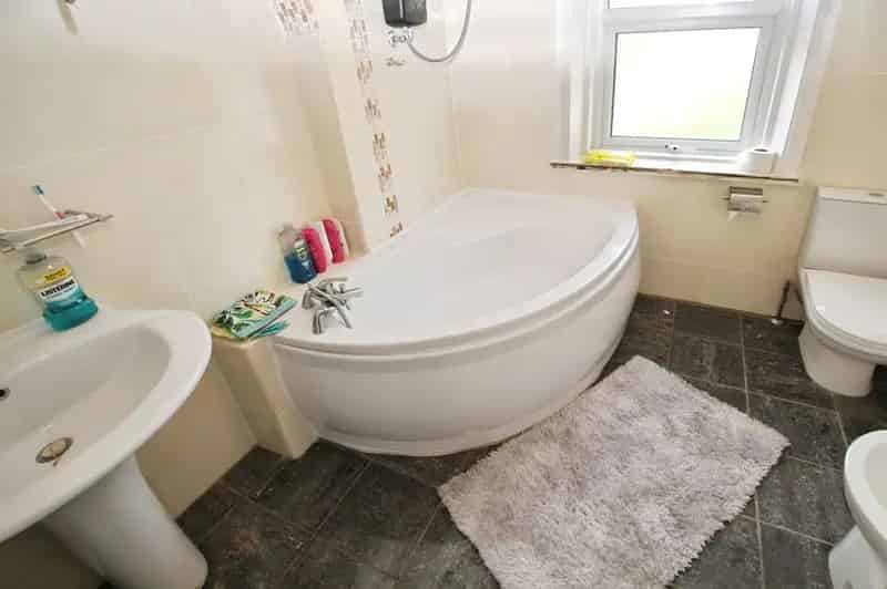 3 Bedroom Mid Terrace House for Sale Brighouse HD6