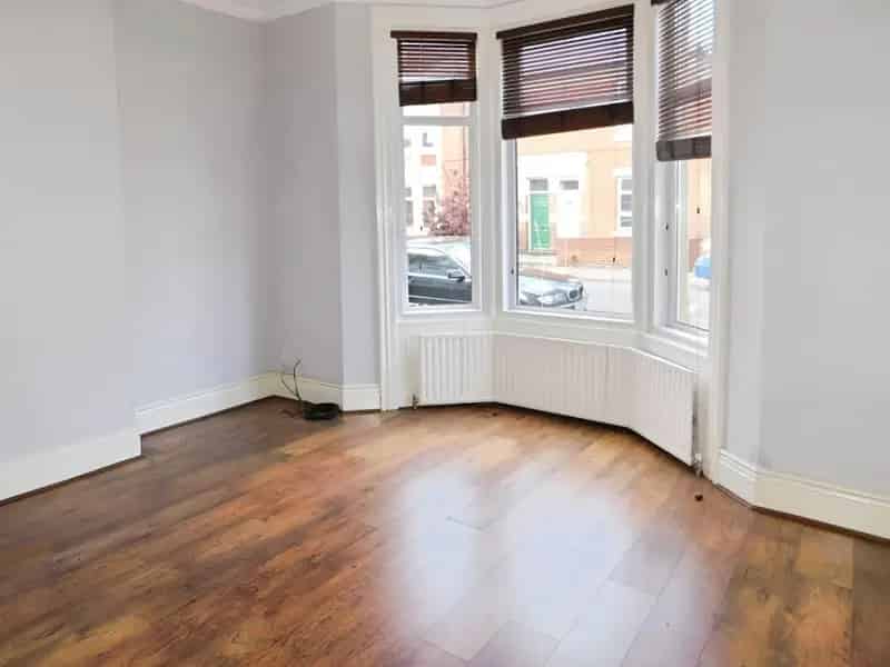 2 bedroom Flat
 To Let 
Total Size: 754 SQ FT