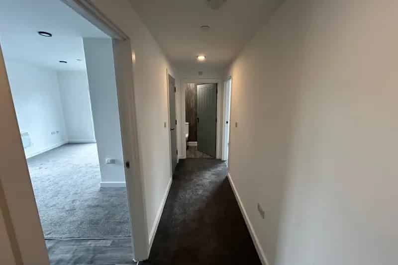 Luxury Chesterfield Apartment Near Train Station Zero Deposit Available
