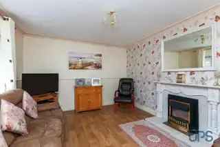 Four Bedroom Semi-Detached Family Home Near Schools and Shops