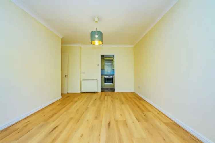 Two Bedroom Flat Near Apsley Train Station