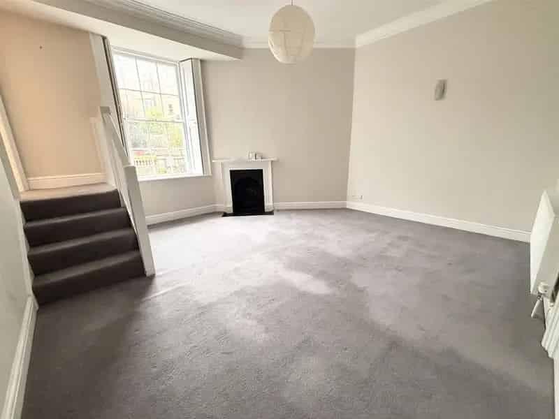 2 Bedroom Apartment House to Rent