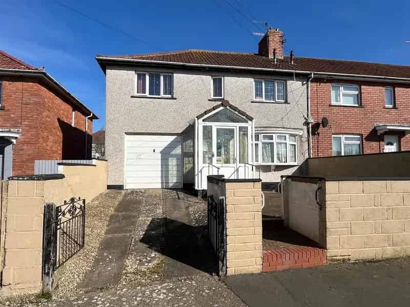 4 Bedroom End Terrace House For Sale