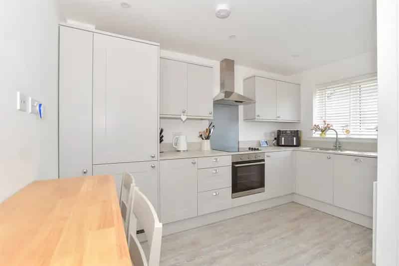 2 Bedroom End Terrace House for Sale