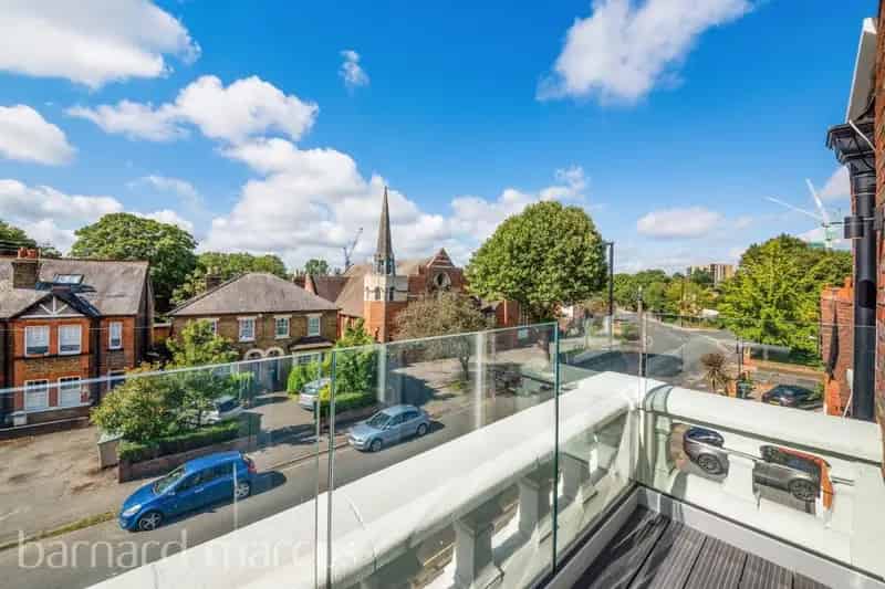 3 Bed 3 Bath Split Level Apartment in Feltham Magistrates Court