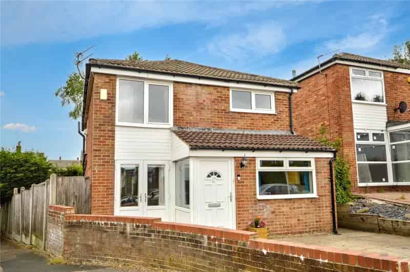Three Bed Detached House in Cookridge with Ensuite