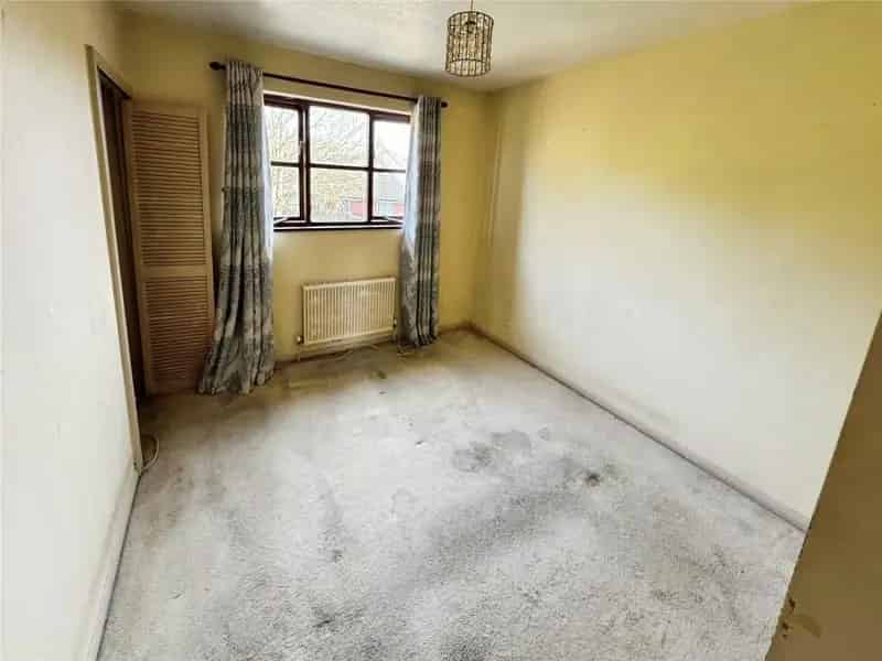 2 Bed Mid Terrace House - Full Refurbishment Needed