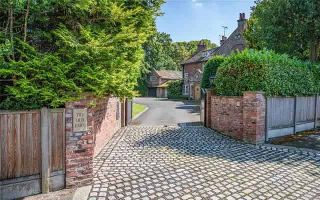6 Bedroom House For Sale in Hale Altrincham