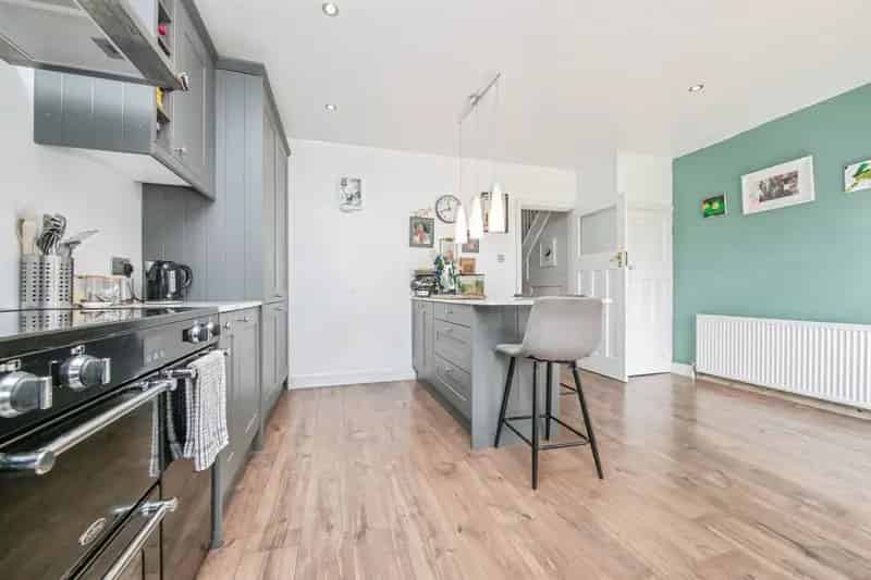 3 Bed House with Garden - Modern Kitchen and Family Ideal
