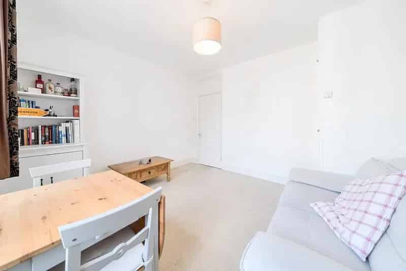 One Bedroom Apartment Chain Free Modern Finish Period Development