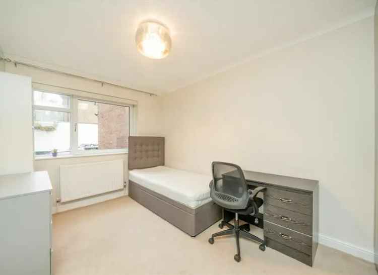 Spacious 2-Bedroom Apartment Near West Hampstead