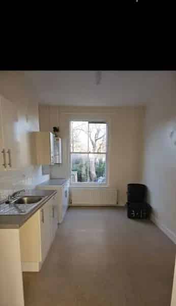 Spacious Flat with High Ceilings and Big Garden