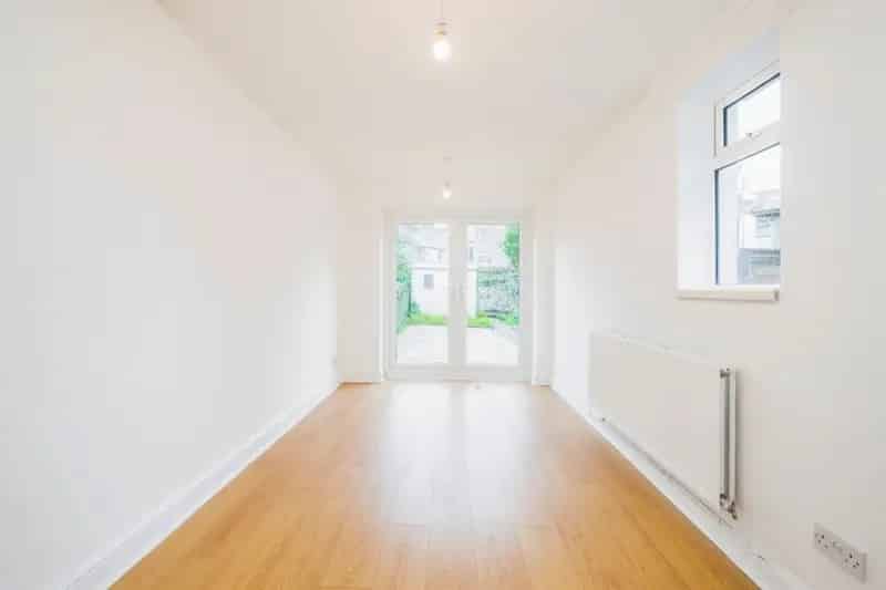 3 Bed Mid Terrace House Splitt Cardiff