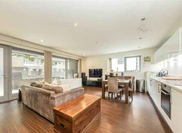 Spacious 2-Bed Apartment with 2 Balconies Near Hackney Road