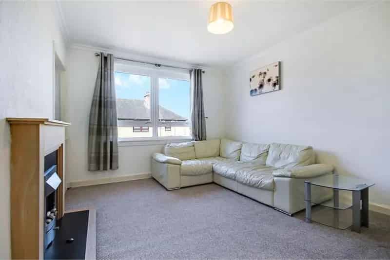 2 Bed Upper Villa in Broxburn
