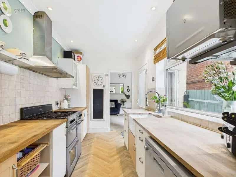 2 Bed House For Sale Near Schools And Transport Links