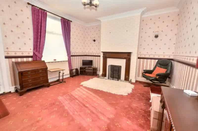 Three Bedroom House For Sale Good Sized Garden Ample Storage