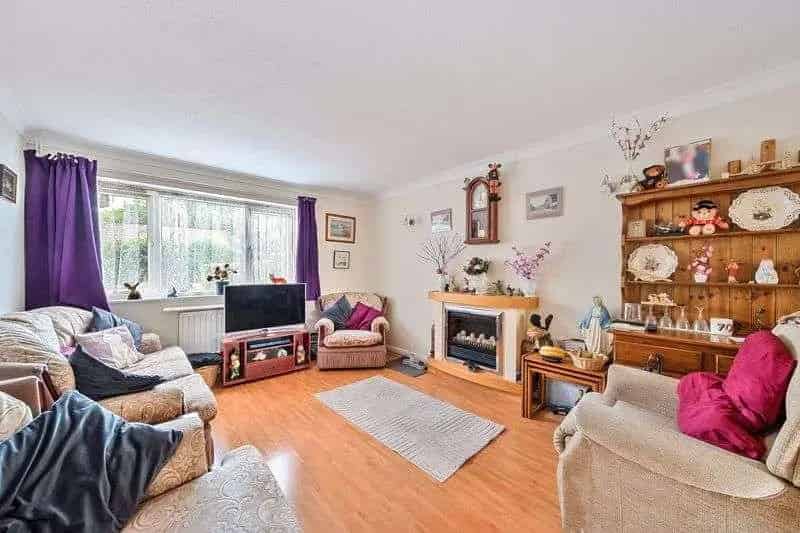 5 Bed Extended Family Home with 100ft+ Garden for Sale