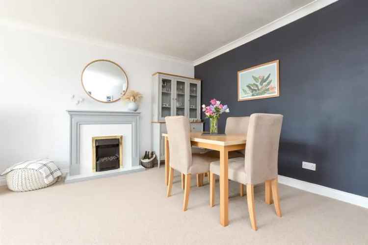 2 Bedroom Flat for Sale in Royal Earlswood Park Redhill