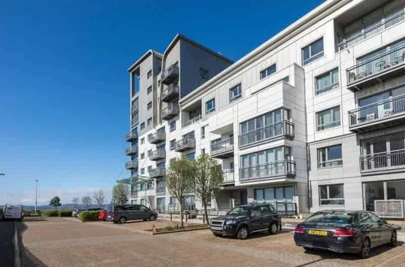 3 Bedroom Flat to Rent Sea Views Secure Parking Lift Access