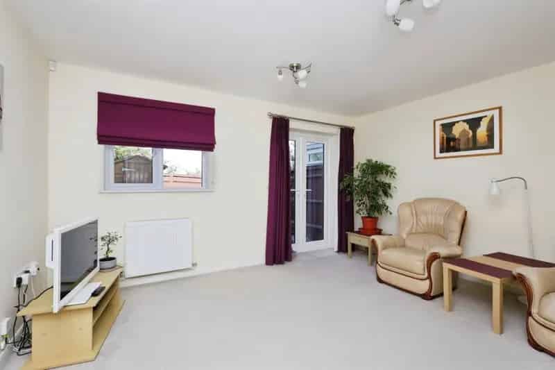 2 Double Bedroom House Near Seafront