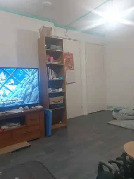 Bedsit in Dartford Kent Near Green Spaces and Bus Links