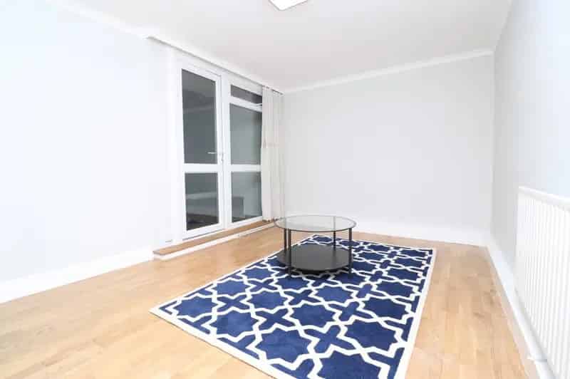 2 Bedroom Flat House to Rent