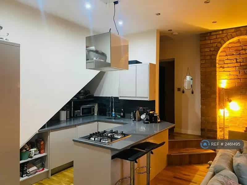 1 Bedroom Flat with Cellar-Like Bathroom and Modern Kitchen