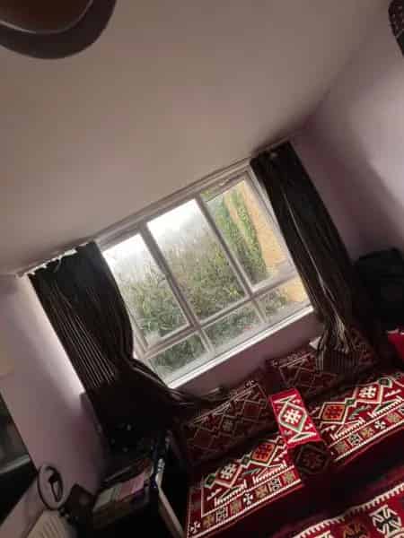 Big Ground Studio Flat Near Town Centre and Amenities