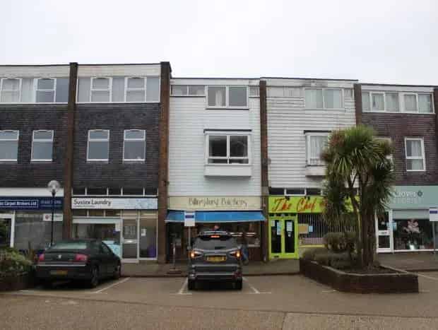 Retail Shop with 2-Bedroom Flat in Billingshurst