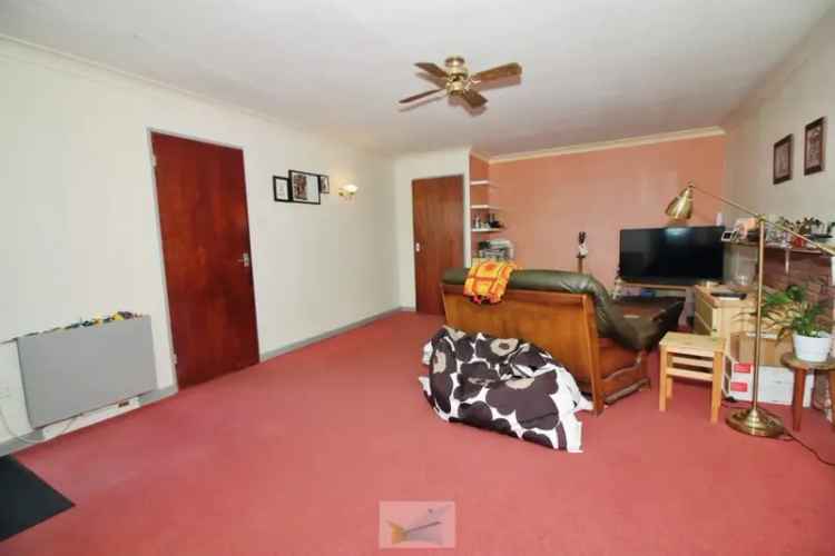 2 Bedroom Town Centre Maisonette For Sale Chain Free