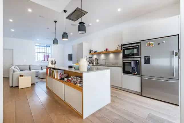 5 Floor Terraced House Cambridge Street London SW1V