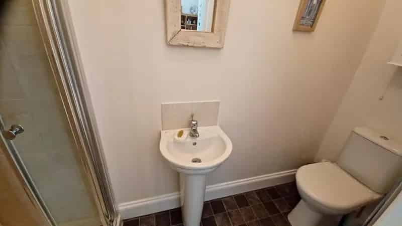 2 bed flat for sale