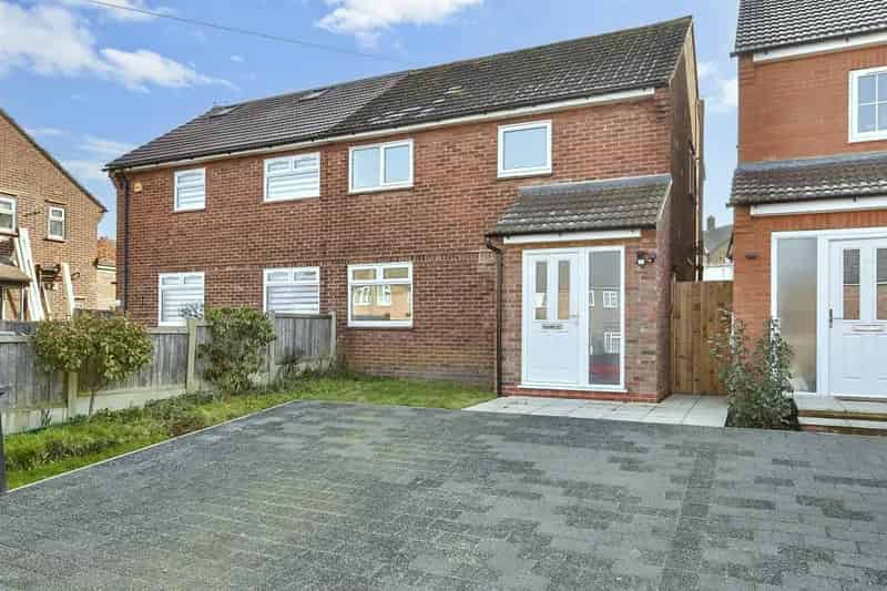 3 Bedroom Semi-Detached House for Sale in Ongar