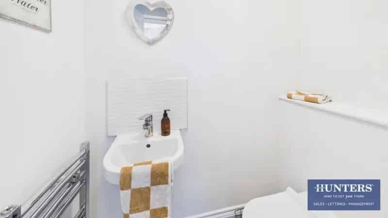 4 bed house for sale