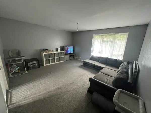 Flat For Rent in Three Rivers, England