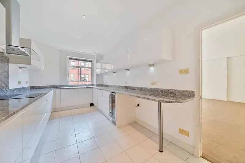1718sqft 2-Bedroom 2-Bathroom Apartment with Elevator Access