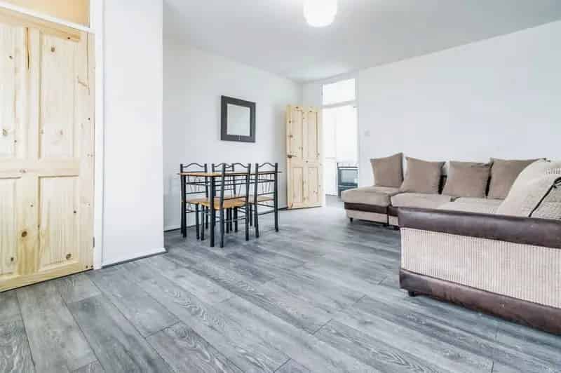 2 Bed Mid Terrace House Manchester City Centre