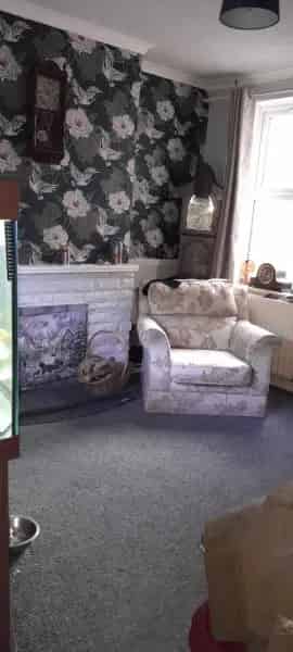 2 Bed Terrace House Big Garden Near Shops and Buses